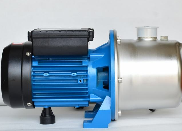 不锈钢自吸泵启动后有烧焦臭味的原因